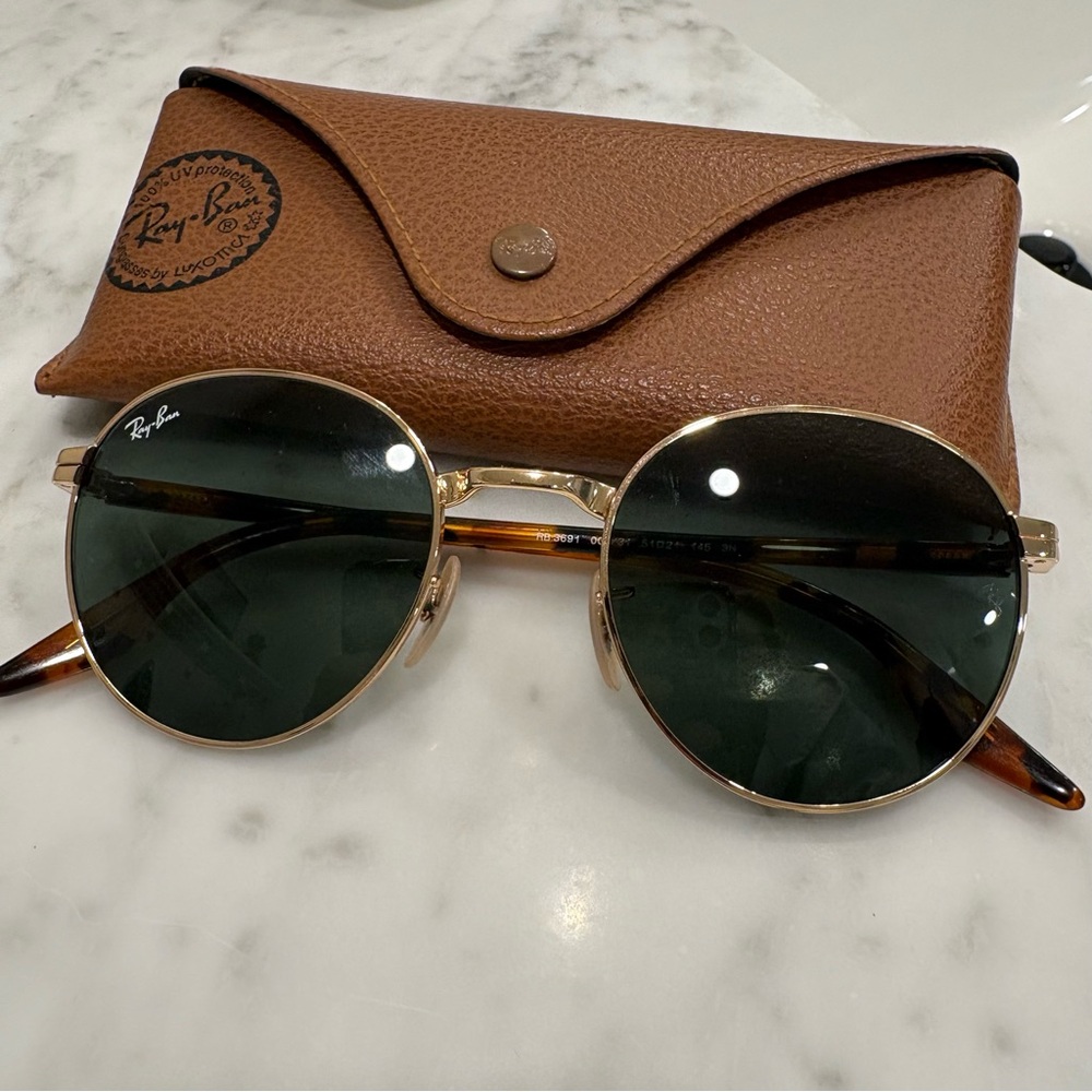 Ray-Ban Gold Frame Sunglasses with Dark Green Lenses and Tortoise Arms